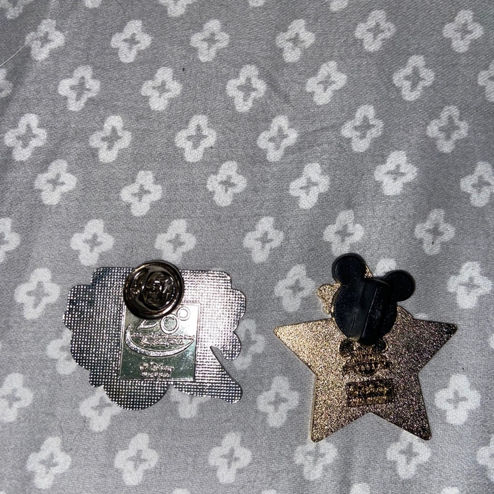 Disney Pin Set - Picture 2 of 2